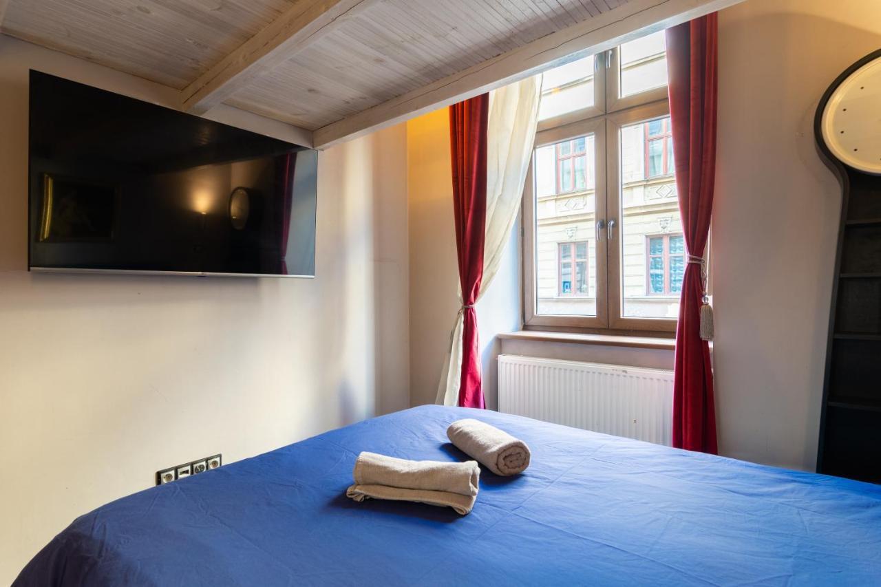 Lilly Apartment Main Train Station Old Town By The Castle Suites Краків Екстер'єр фото